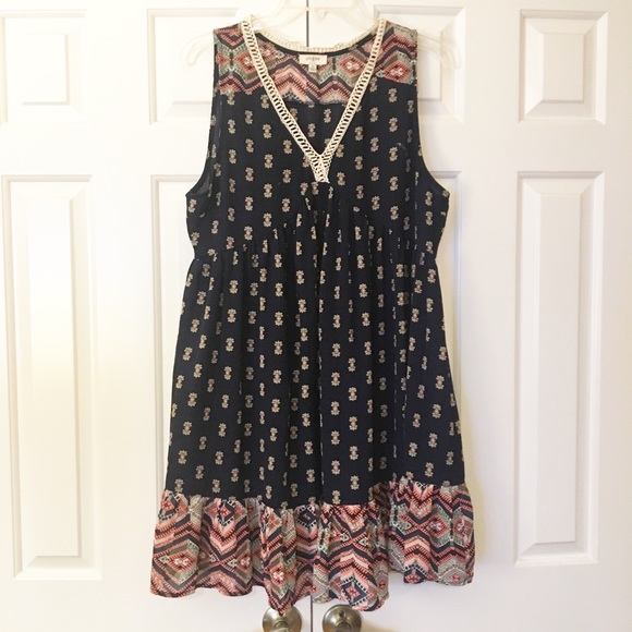 Umgee Dresses & Skirts - Umgee boho v-neck dress with lace trim. M